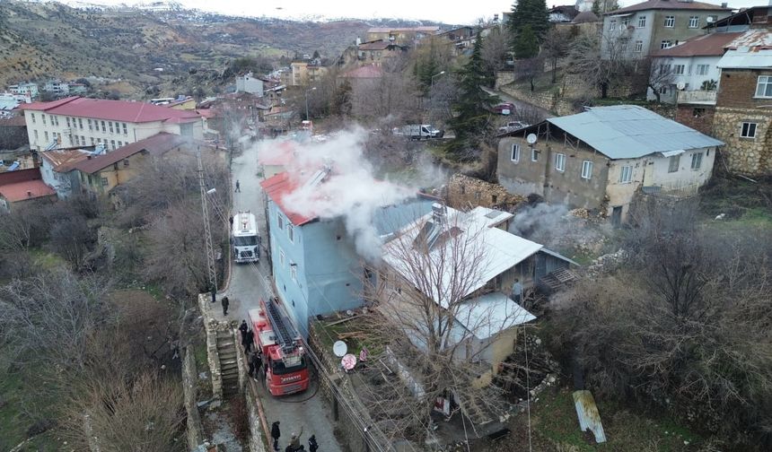 Tunceli'de dumanlar yükseldi, bir ev kullanılamaz hale geldi!