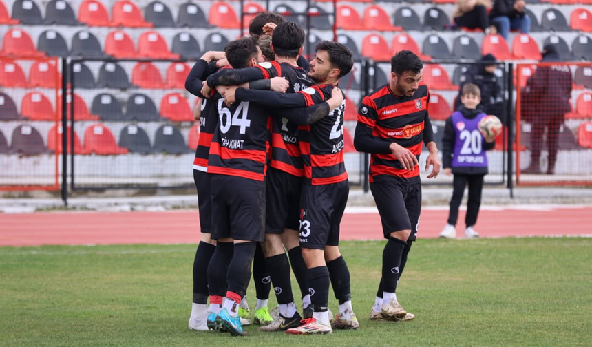 Uşakspor kriz gölgesinde yoluna devam ediyor!