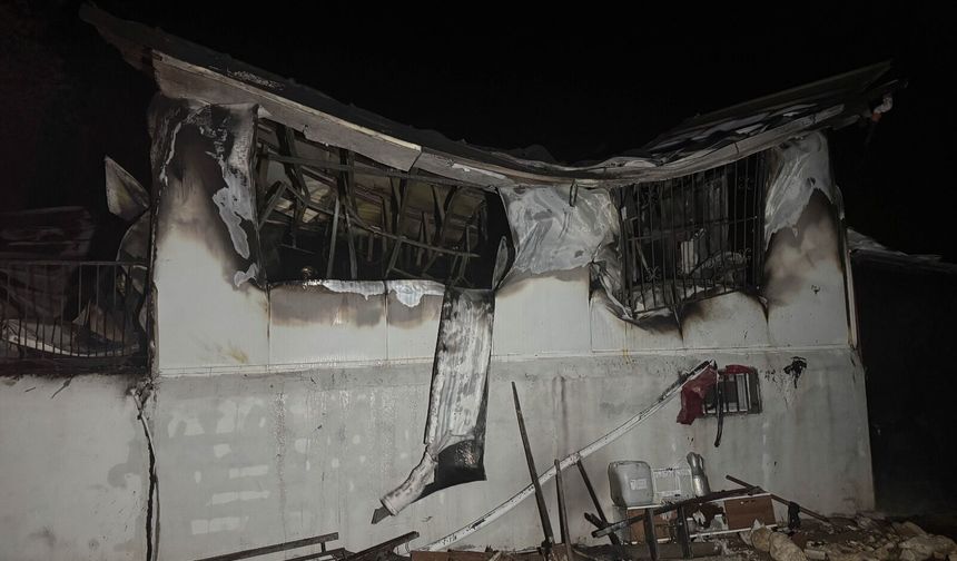 Uşak'ta prefabrik evde facia: Karı koca yanarak öldü