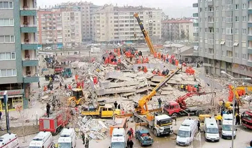 Tarihte Bugün: Zümrüt Apartmanı Faciası