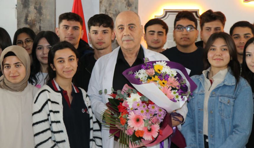 Çok güzel hareketler bunlar! Fizik öğretmenine muhteşem veda