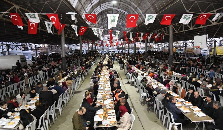 Osmaniye’de vatandaşlar iftar sofrasında buluştu