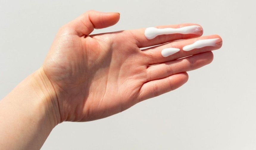 Güneş koruyucuyu sadece yazın kullananlar dikkat! Dermatoloji uzmanından kritik açıklama