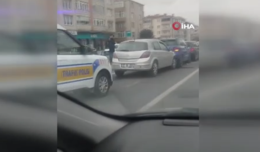 Kırklareli’nde yayaya yol vermek için duran araç zincirleme kazayı tetikledi