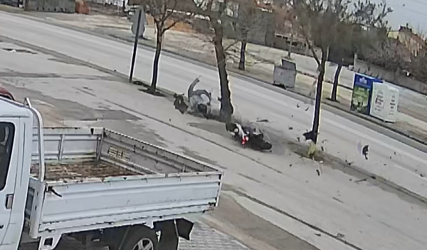 Konya’da tali yoldan çıkan otomobil motosiklete çarptı
