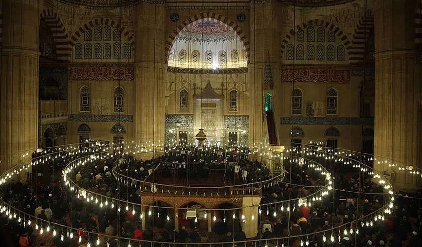 20 Nisan Hz. Muhammed'in (s.a.v.) doğum günü mü, Mevlid Kandili nedir ve bu özel gecede hangi ibadetler yapılır?