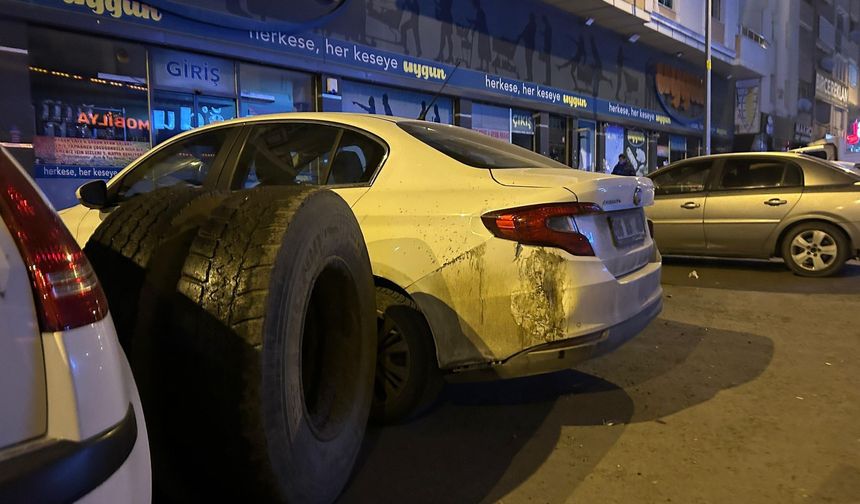 Kars'ta kamyon tekeri yerinden çıktı