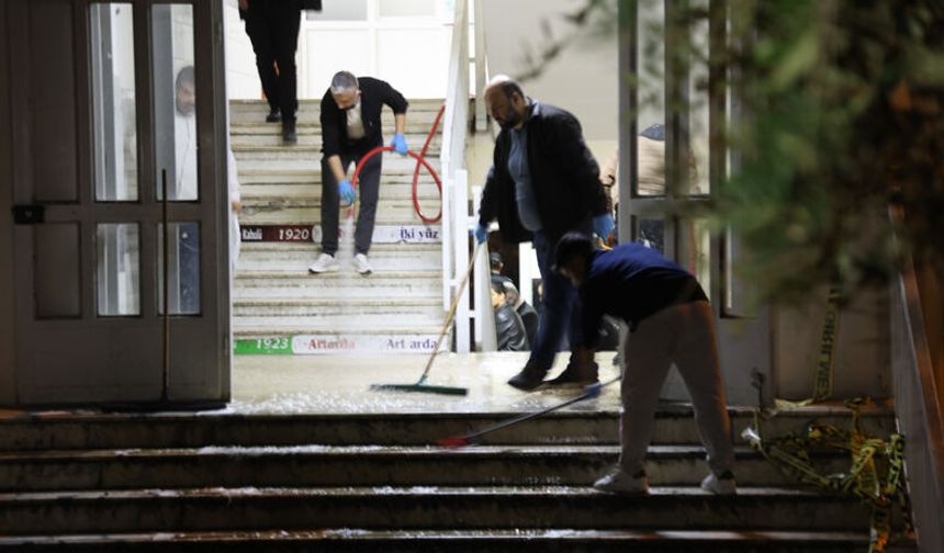 Saldırının yaşandığı okulda temizlik çalışması başladı