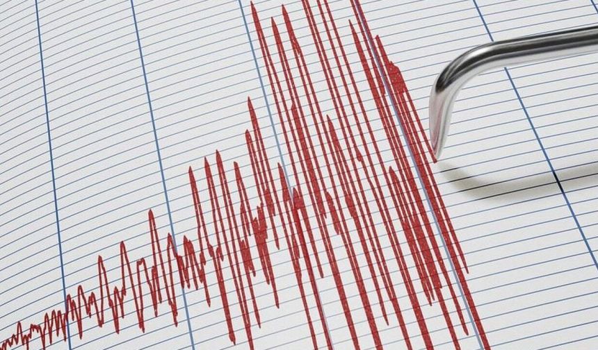 Malatya'daki 5.6'lık deprem anı kamerada! Dükkanlar böyle sallandı...