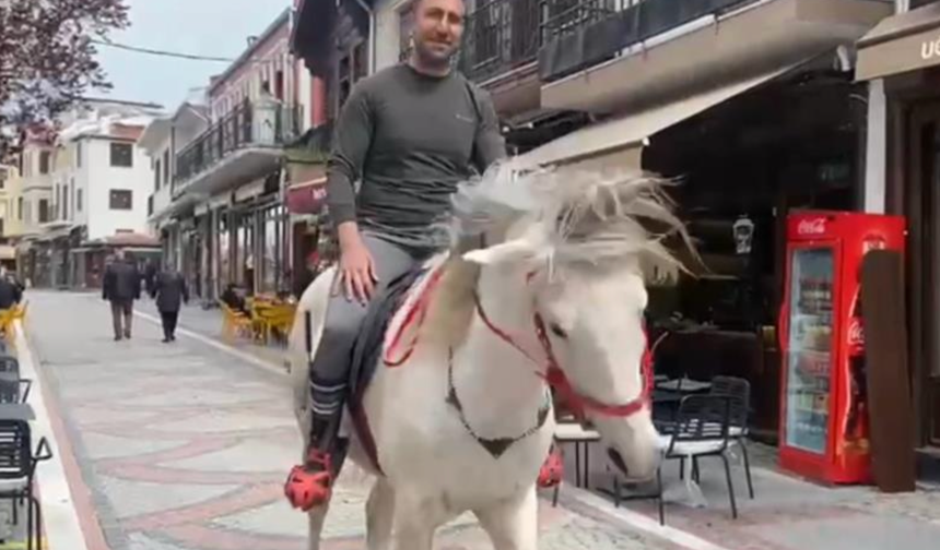 Edirne’de beyaz atla cadde turu ilgi odağı oldu