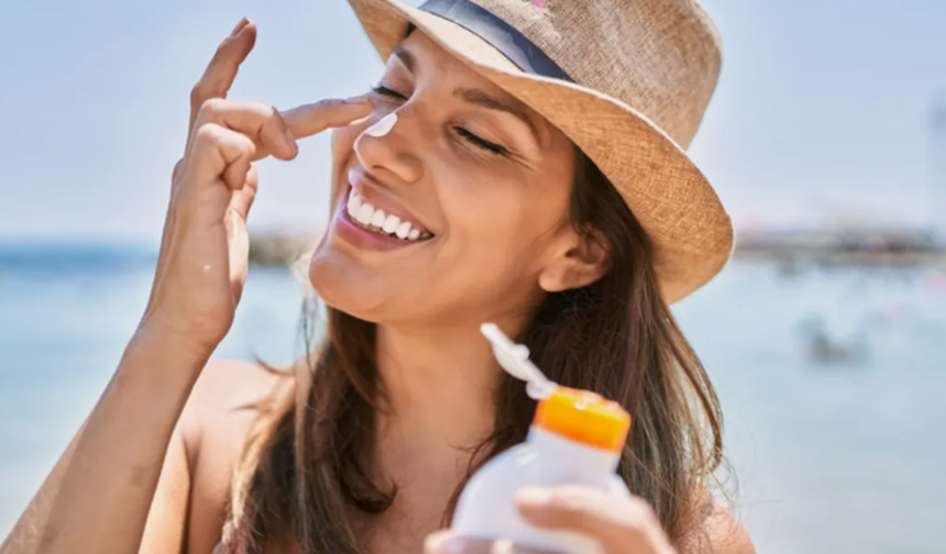 Yüzüne bunu sürüp güneşe çıkanlar dikkat! Dermatologdan olay uyarı