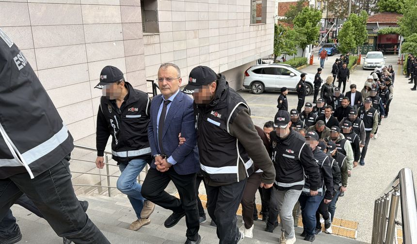 Tepebaşı Belediyesi soruşturmasında 25 şüpheli adliyede