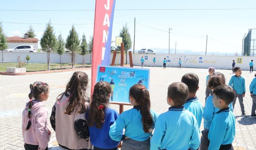 Kütahya'da miniklere pratikle trafik bilinci kazandırılıyor