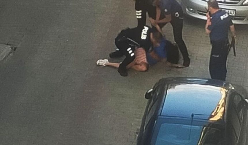 Samuray kılıcıyla sokağa çıkan genç kız dehşet saçtı! O anlar kamerada