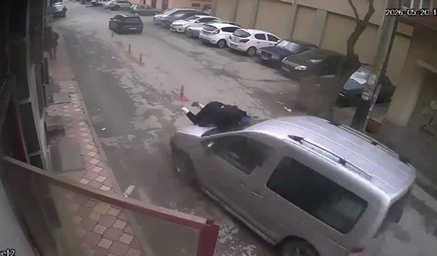 Eskişehir'deki kaza can aldı: Hafif ticari aracın çarptığı 3 yayadan 1'i hayatını kaybetti!