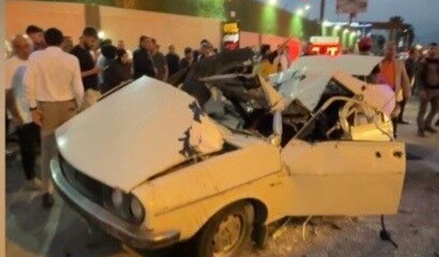 Osmaniye'de kavşaktaki feci kaza sonrası hurdaya dönen araçlar görüntülendi