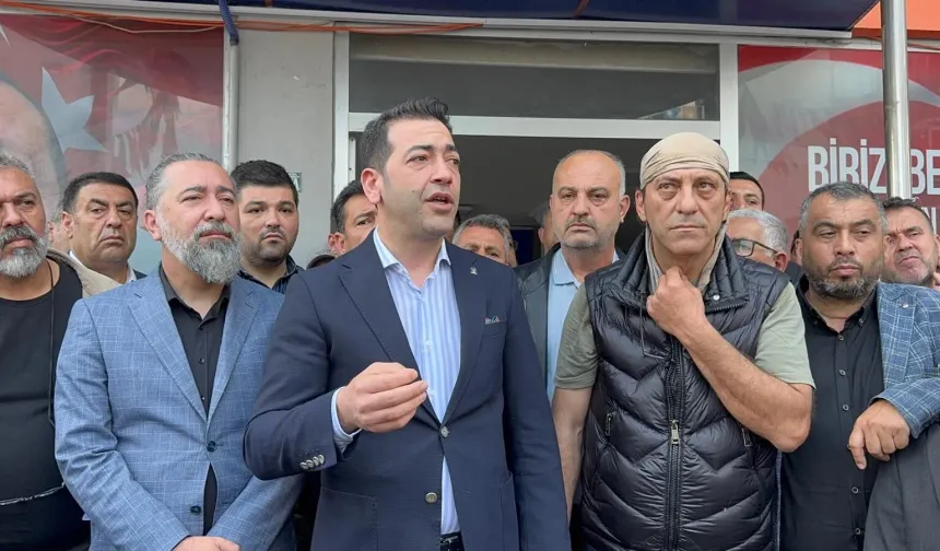 Osmaniye'de AK Parti İl Başkanlığı önünde iktidara çağrı