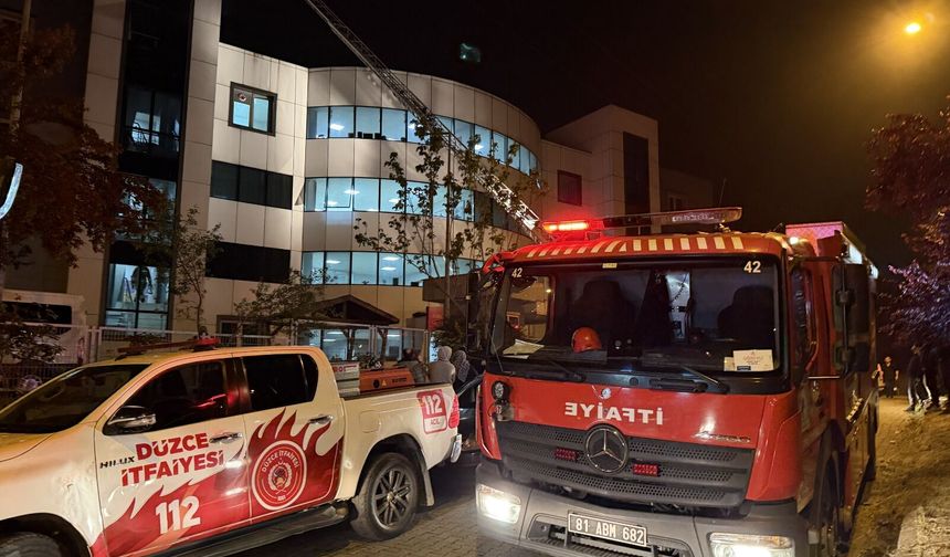 Huzurevinde gece paniği: 54 kişi tahliye edildi