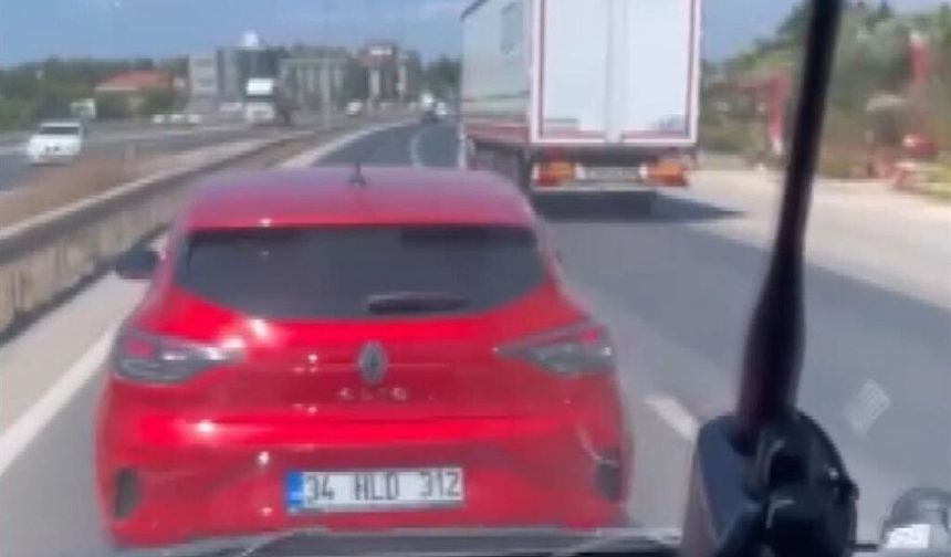 Siren çalarak acil vakaya giden ambulansa yol vermedi! O anlar kaydedildi