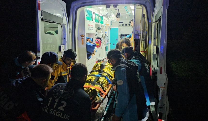 Çorum'da nefes kesen kurtarma: Dere yatağında mahsur kalan paraşütçü 5 saatte çıkarıldı