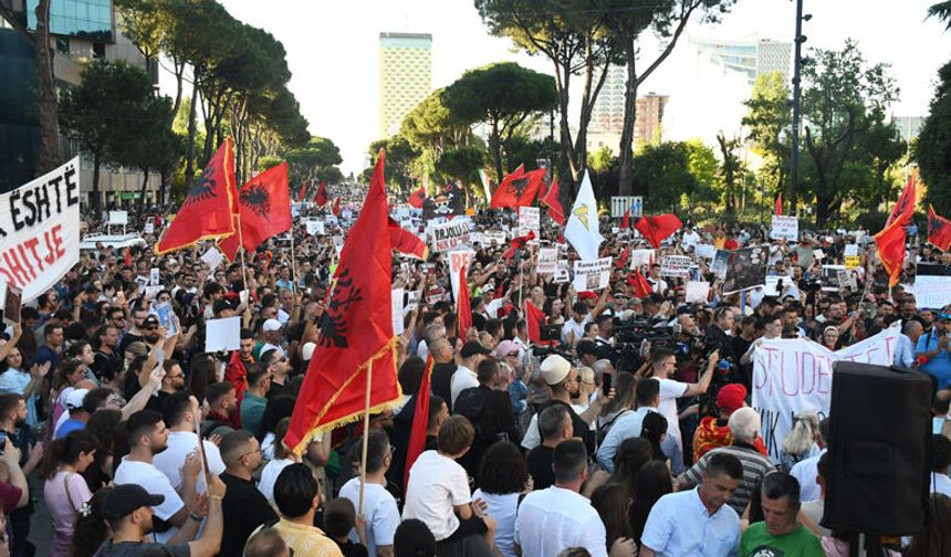 Tiran'da Trump bağlantılı projeye dev protesto
