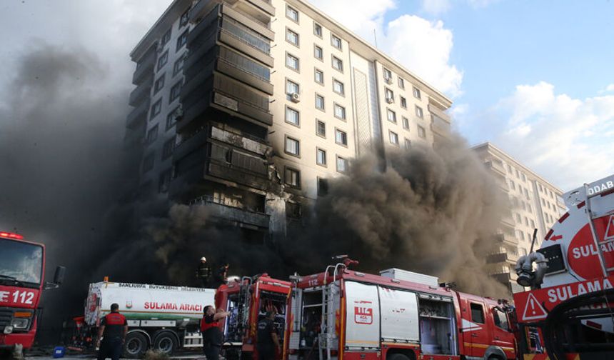 Şanlıurfa'da 10 katlı binada yangın paniği