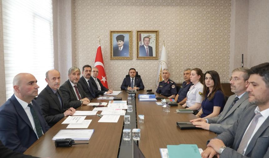 Kütahya'da Vali Işın, okul emniyetini masaya yatırdı