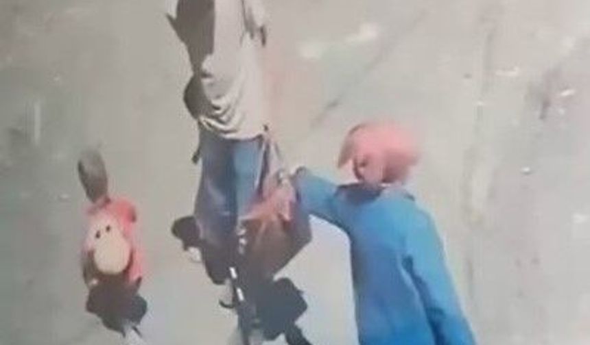 Van’da sokakta oynayan 4 yaşındaki çocuğa aniden saldırdı: O anlar kamerada!