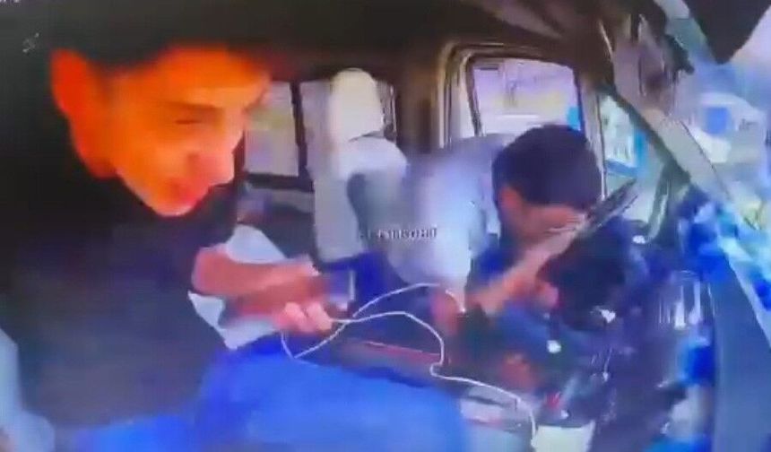 Adana'da dolmuş şoförü direksiyon başında uyudu!