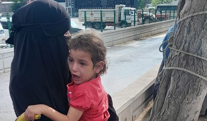 Pazarda kaybolan çocuk zabıtayı harekete geçirdi