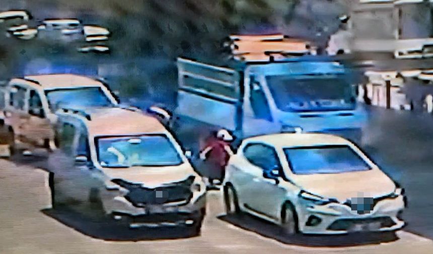 Adana’da feci kaza: Yolun karşısına geçerken peş peşe iki aracın çarptığı çocuk hayatını kaybetti