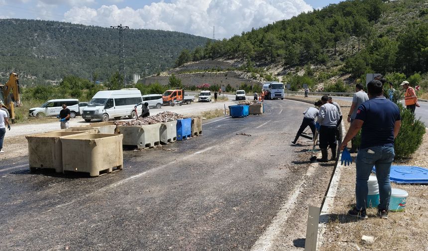 Mersin'de TIR dorsesi patlayınca olanlar oldu