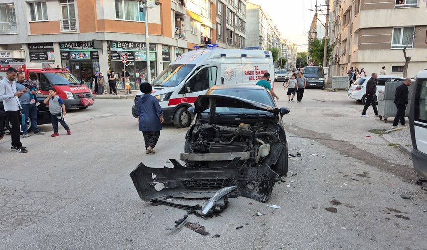 Eskişehir'de iki aracın kavşak kazası