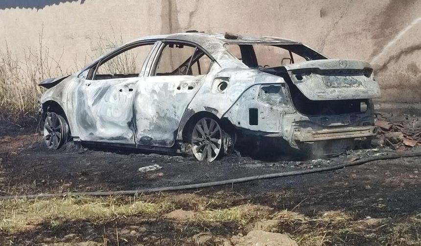 Belde yangını ahır ve otomobili mahvetti