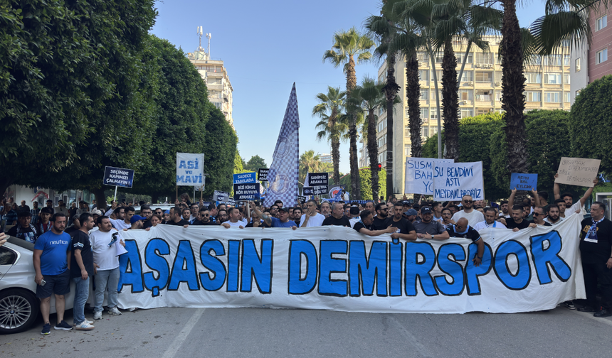 Adana Demirspor için sokaktalar! Taraftardan dikkat çeken destek yürüyüşü