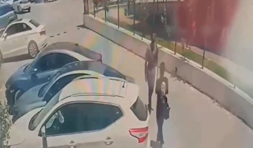 Platonik aşk dehşeti: Genç kadını sokak ortasında bıçakladı!