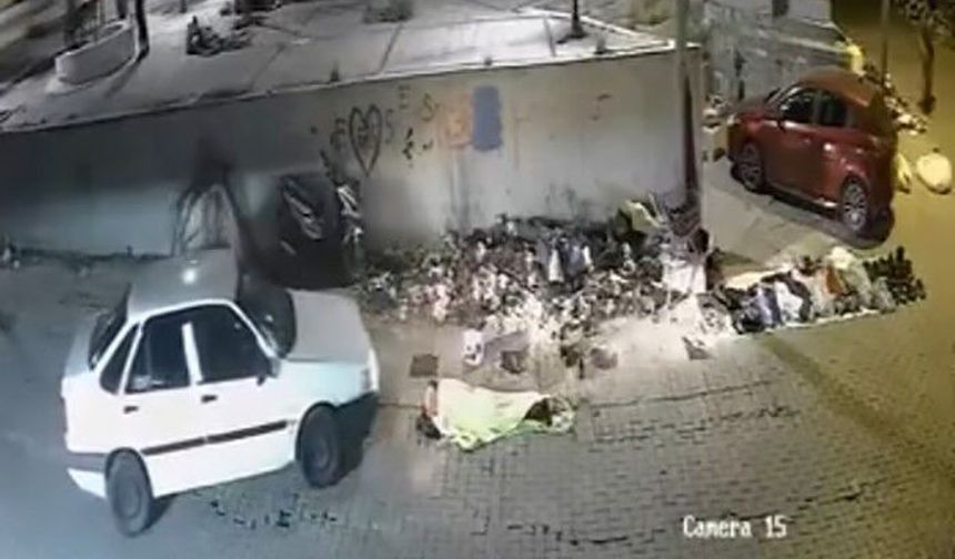 Kaldırımda uyuyanı fark etmedi, üzerinden otomobille geçti: O anlar kamerada