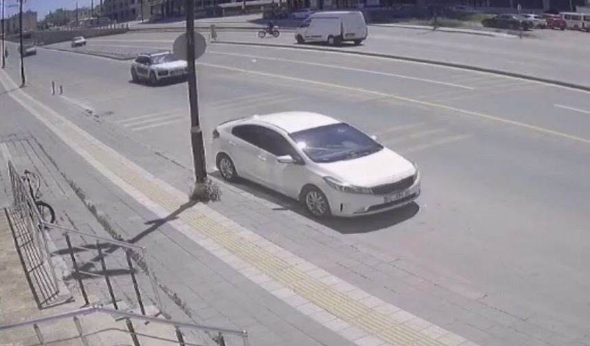 Panelvanın çarptığı 17 yaşındaki elektrikli bisiklet sürücüsü ağır yaralandı
