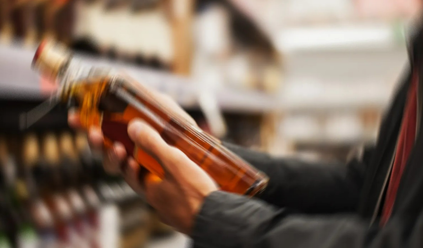Bırakmak isteyip bırakamıyorsanız dikkat! Alkol bağımlılığında tehlike çanları ne zaman çalıyor? Uzmanı açıkladı