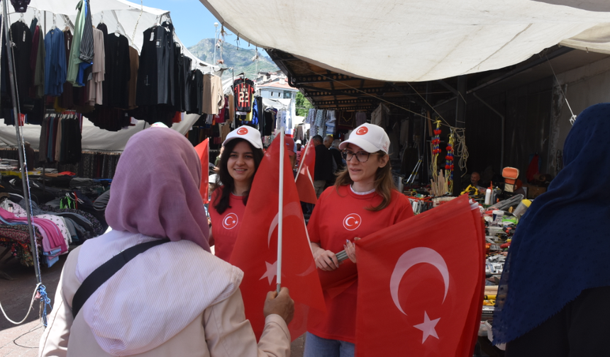 Dünya Kupası heyecanı sokaklara taştı, Gümüşhane kırmızı beyaza büründü!