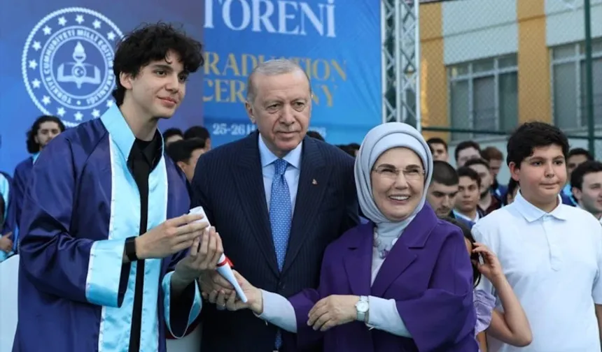 Erdoğan ailesinde mezuniyet sevinci: Torun Ömer Tayyip Erdoğan mezun oldu!
