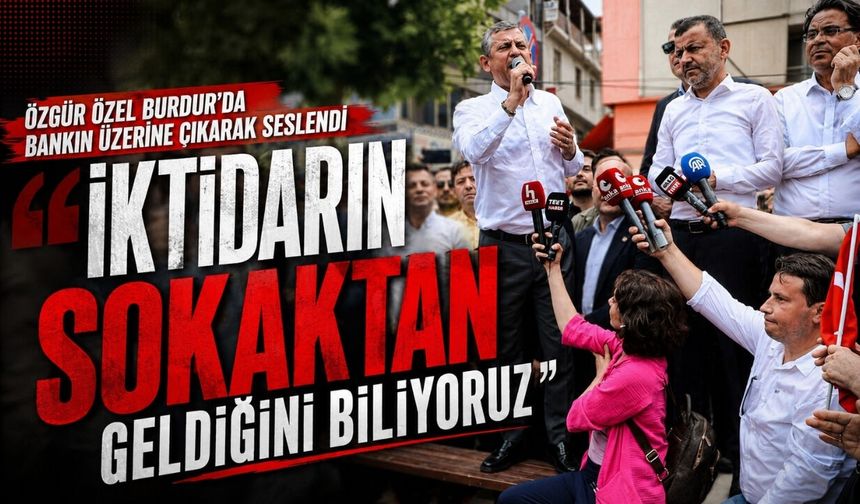 Özgür Özel Burdur’da bankın üzerine çıkarak seslendi: “İktidarın sokaktan geldiğini biliyoruz”