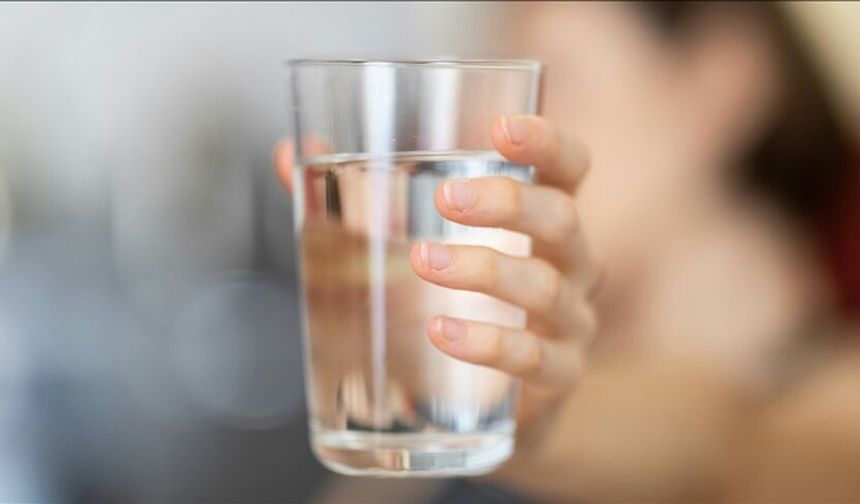 Beslenme uzmanı uyardı: Kontrolsüz su tüketimi tehlike saçıyor