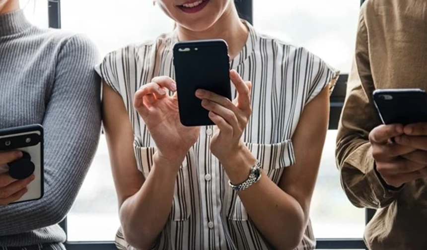 Telefonunuzu neden tekrar tekrar elinize alıyorsunuz? İşte psikolojik açıklaması