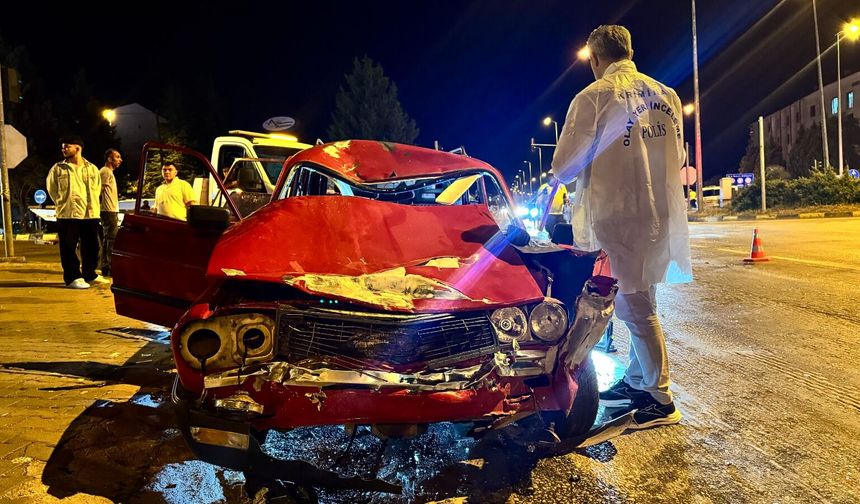 Motosiklete çarpıp kaçtılar: Genç sürücü ağır yaralandı