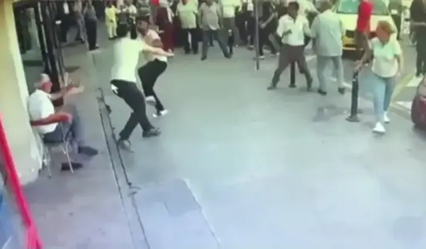 Otogarda taksicilerin bıçaklı kavgasında kan aktı! O anlar kamerada