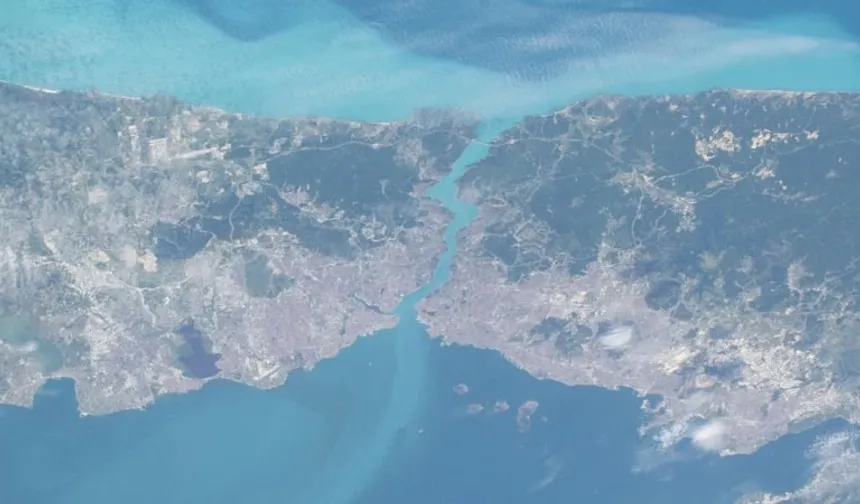 Marmara ve Karadeniz'in uzaydan turkuaz manzarası