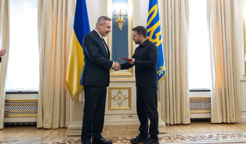 Zelenskiy'den Bakan Fidan'a "i̇kinci derece liyakat nişanı"
