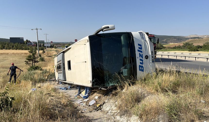 Eskişehir'de yolcu otobüsü şarampole devrildi! Çok sayıda yaralı var