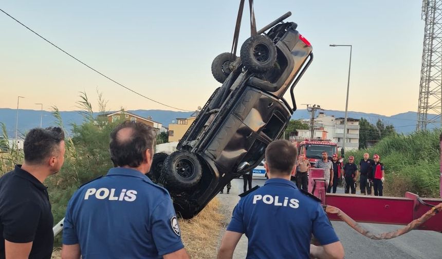 Edremit'te arazi taşıtı dereye uçtu
